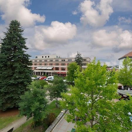Apartman Astra Sezimovo Usti Exterior foto